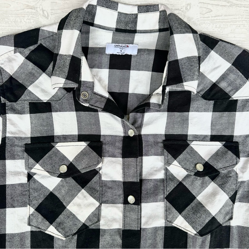 UNTUCKit Women’s Holden B&W Plaid Flannel Pearl Snap Long Sleeve Shirt | Size 6 - Picture 5 of 12